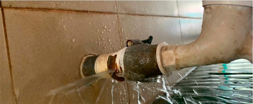 Leaking Pipes