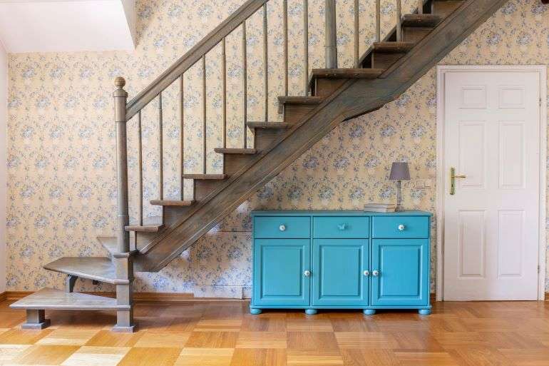 Staircase wall with patterned wallpapers on it