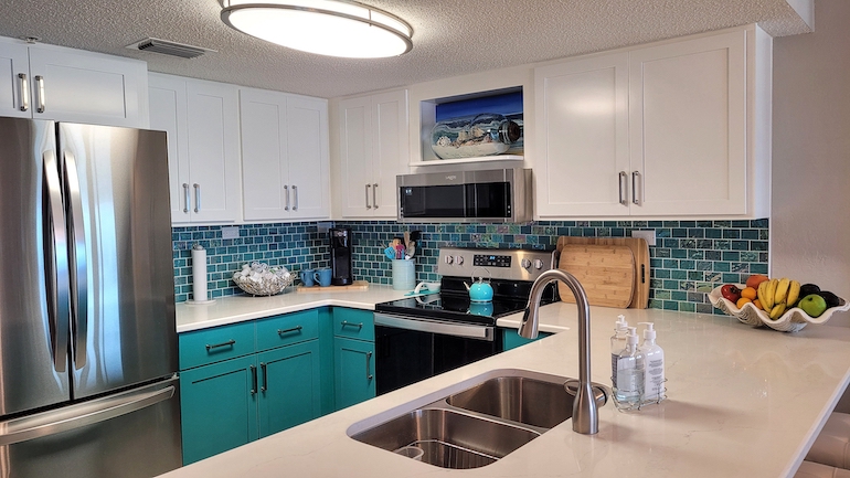 Bold Accent Wall in Kitchen