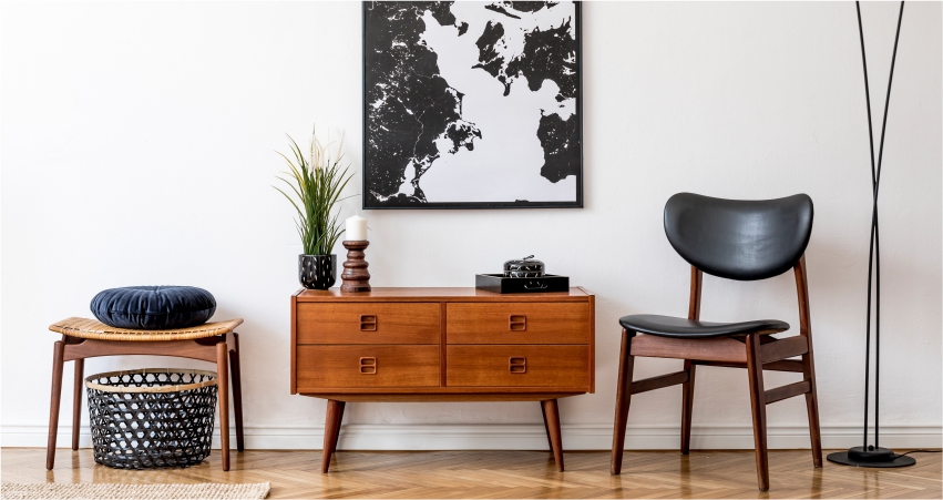 A chair and a table in corner of living room.