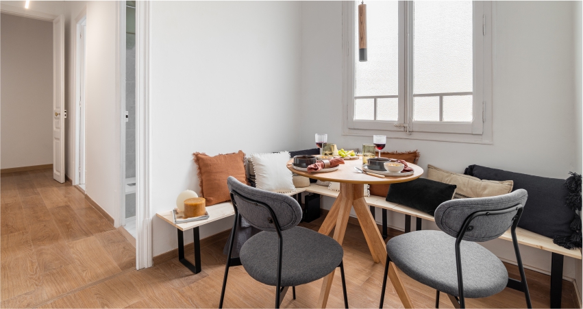Corner decoration ideas with table and chair