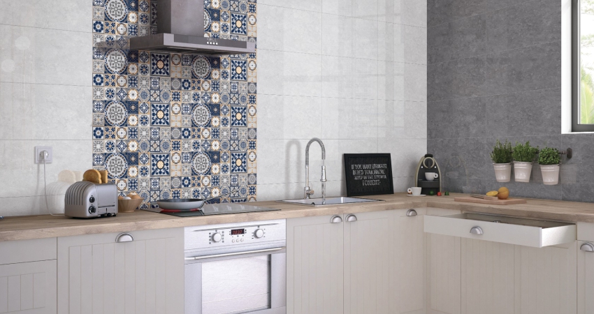 A kitchen with a blue and white tiled backsplash.