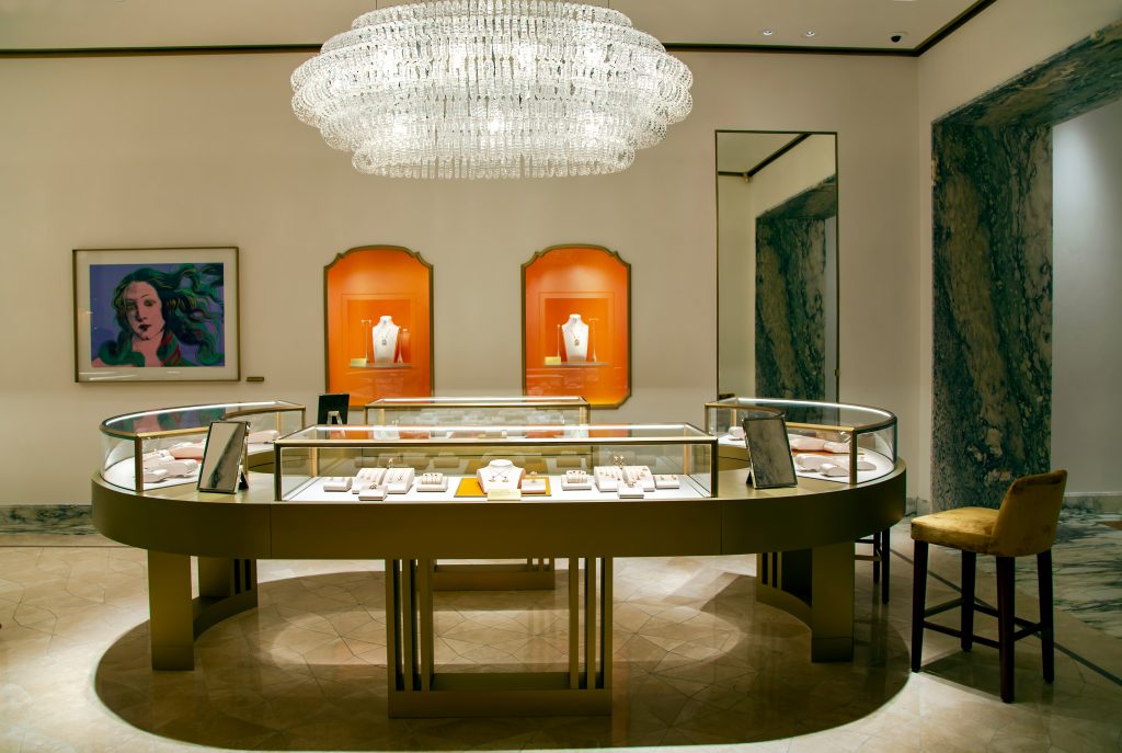 A jewelry display in a room with a great lighting.