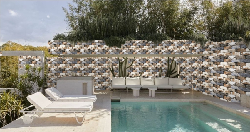 Outdoor swimming pool wall tiles